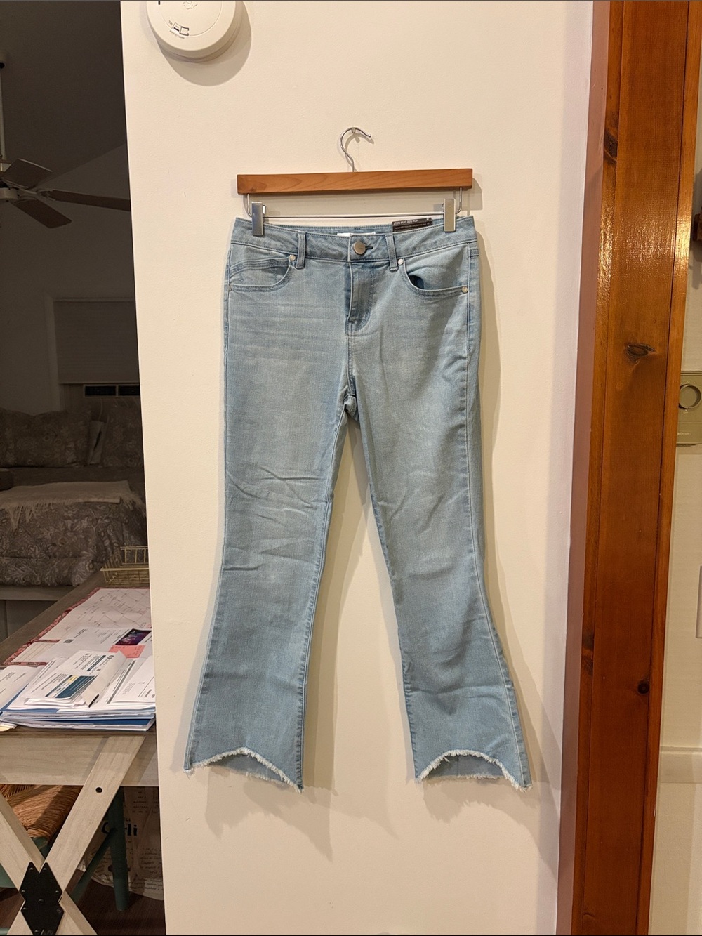1822 Light Blue High Rise Demi Boot Cut Flare Raw Hem Jeans,Size 4,NWT